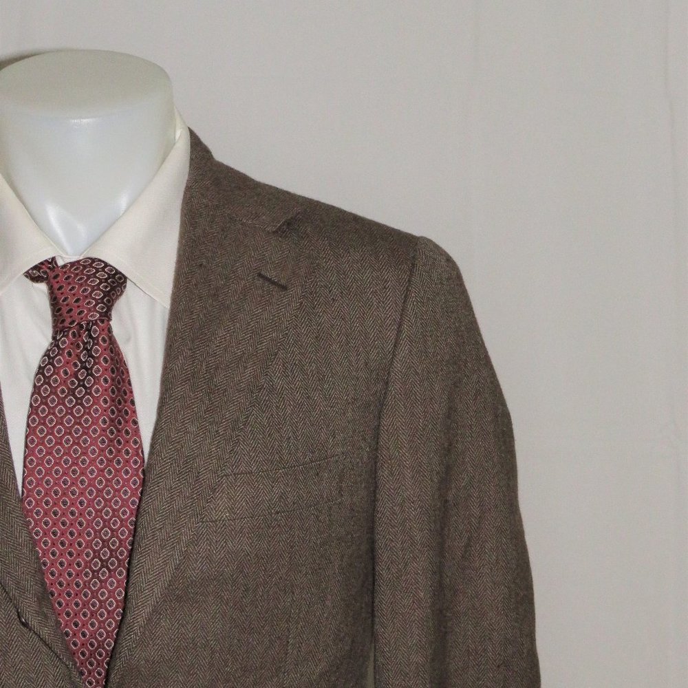 Belvest Brown Herringbone Tweed Three Roll Two Sport Coat 40R